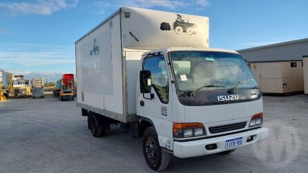 2000 Isuzu N-series 8NR02 221 NPR 200 Medium Pantech GCM 7,990kg