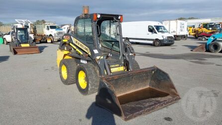 New Holland L220 Loader (Skid steer)