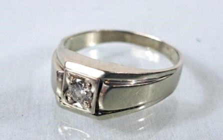 10Kt Diamond Ring - Sz 10