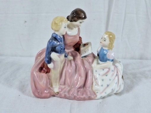 Royal Doulton The Bedtime Story HN2059