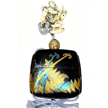 Edo period maki-e inro with wooden box, 102g