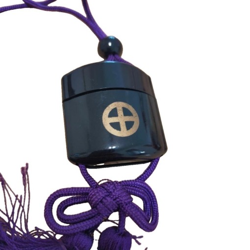 Shokoku Shrine Inro Netsuke Lacquer Black with Shimazu Clan Crest